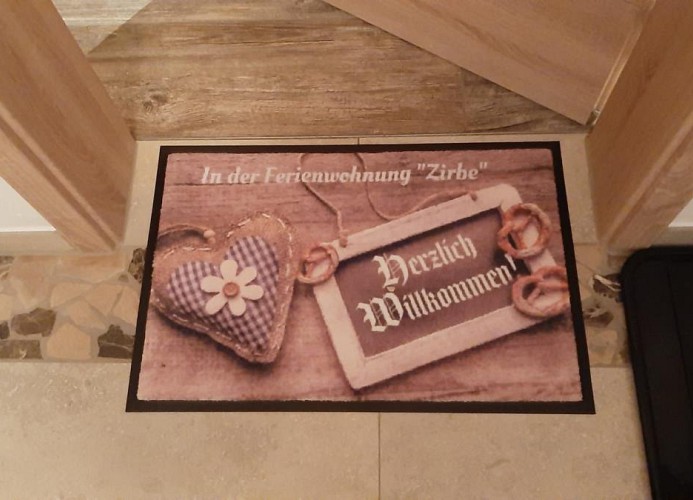 Ihr Eingang zur Ferienwohnung Zirbe