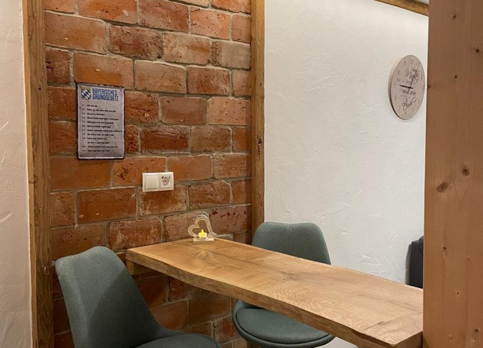 Bar-Theke für Büroarbeit oder gemütliche Stunden