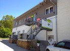 Treppenaufgang zur FeWo Zirbe und Parkplatz