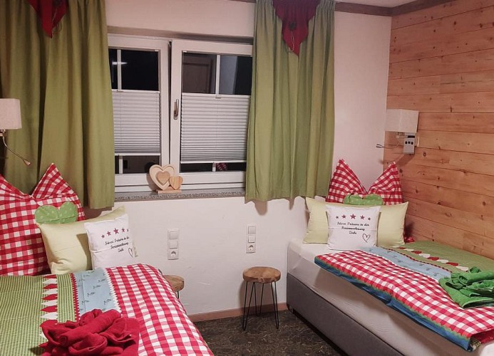 Schlafzimmer II mit Fernseher 