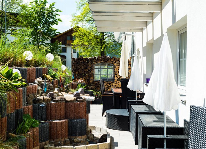 Terrasse aus Sicht der Ferienwohnung Edelweiß